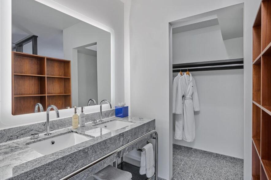 Aspen Junior King Suite